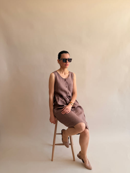 SLEEVELESS BUTTONED DRESS