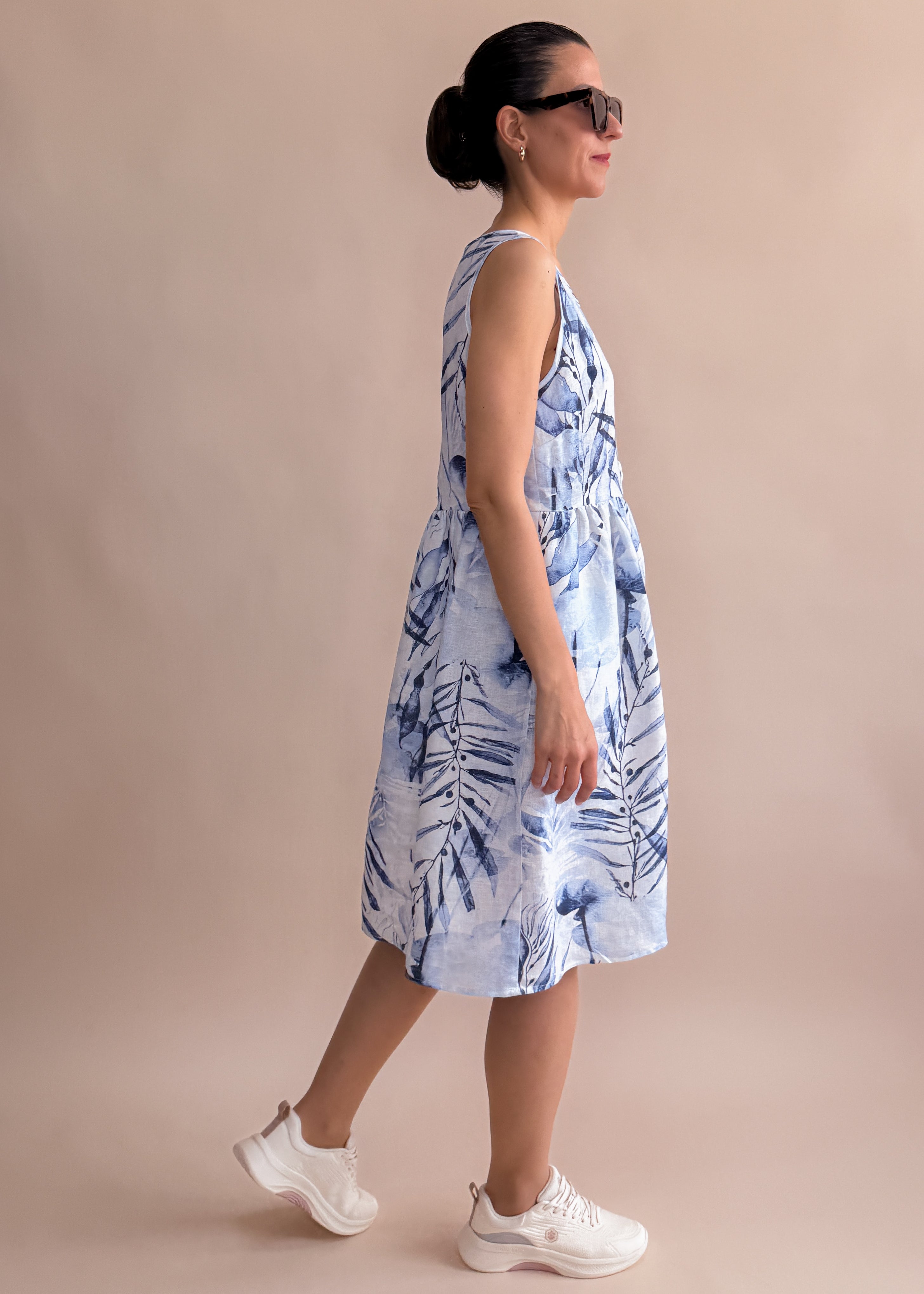 SLEEVELESS BUTTONED DRESS