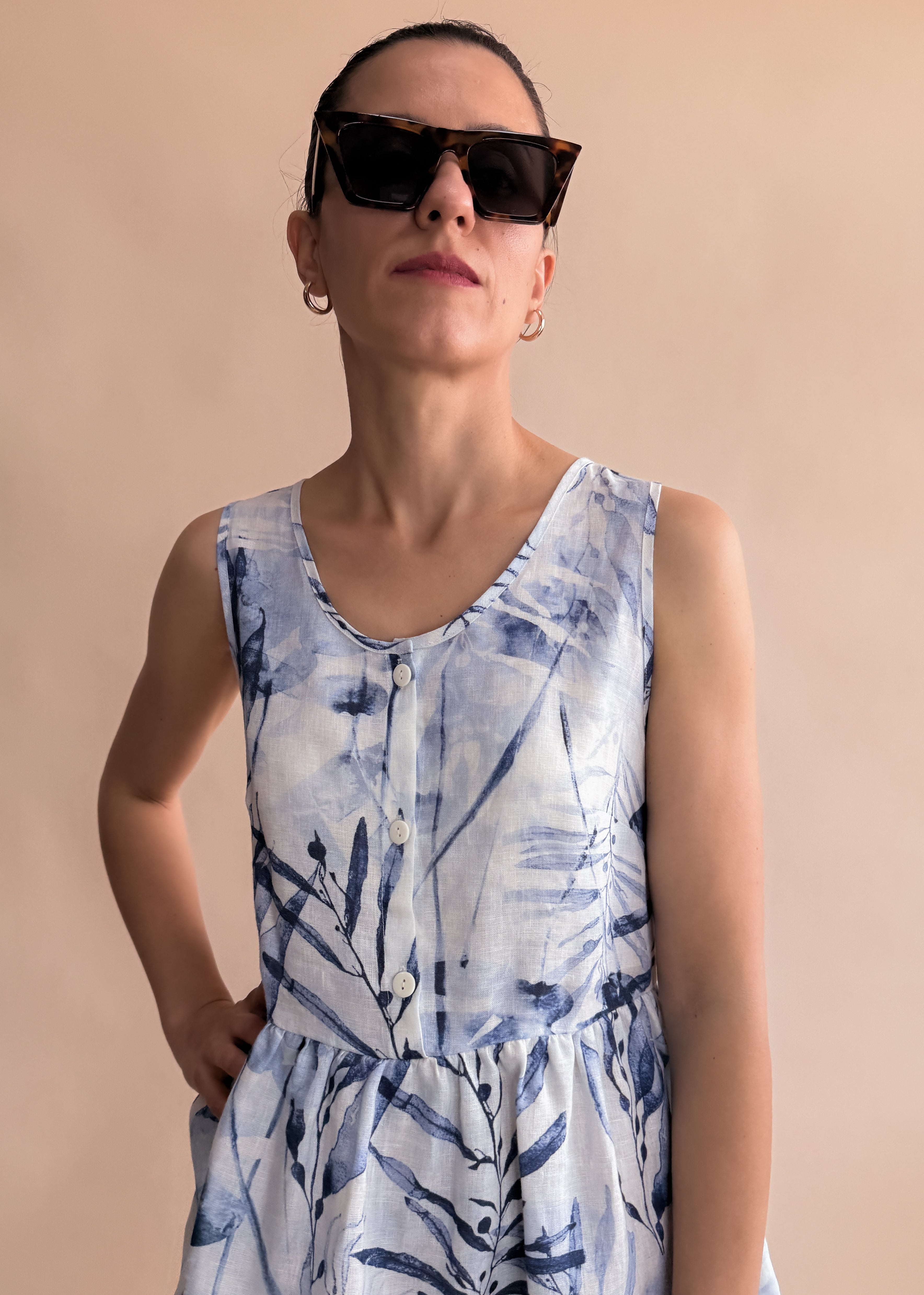 SLEEVELESS BUTTONED DRESS