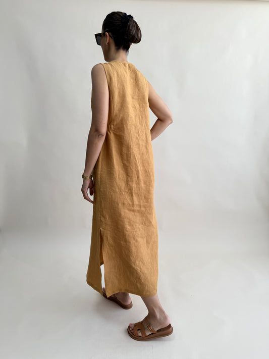 SLEEVELESS BUTTONED DRESS