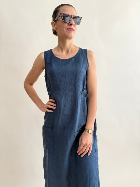 SLEEVELESS BUTTONED DRESS