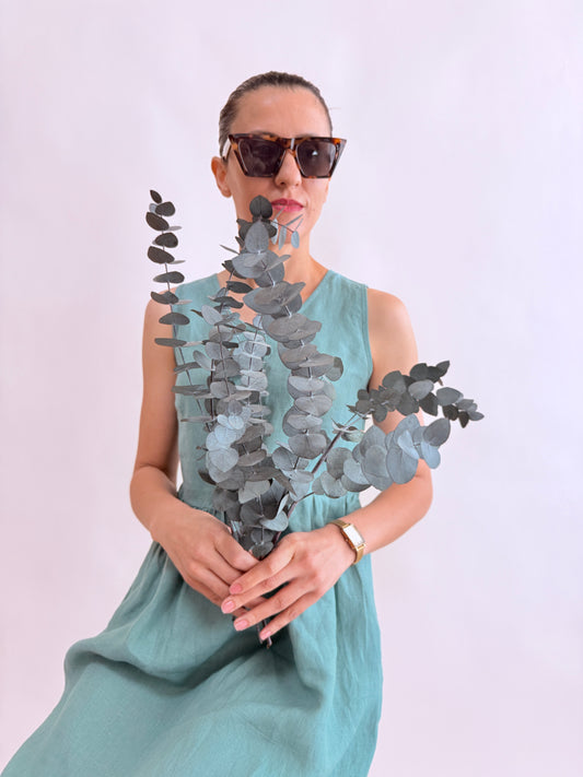 SLEEVELESS BUTTONED DRESS