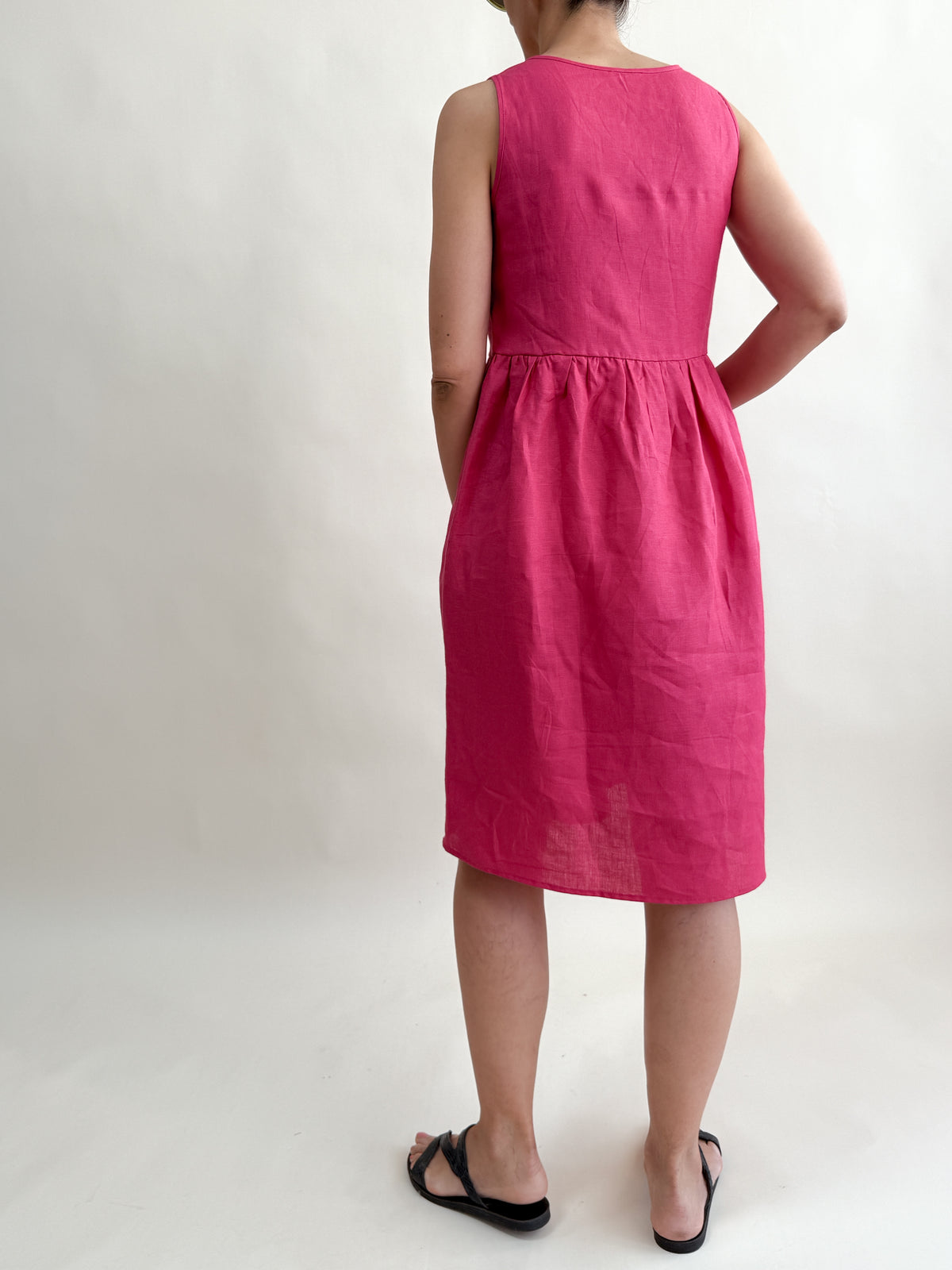 SLEEVELESS BUTTONED DRESS