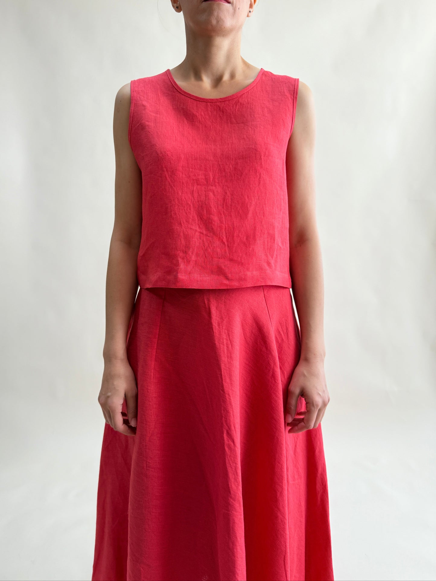 SLEEVELESS LINEN CROP TOP