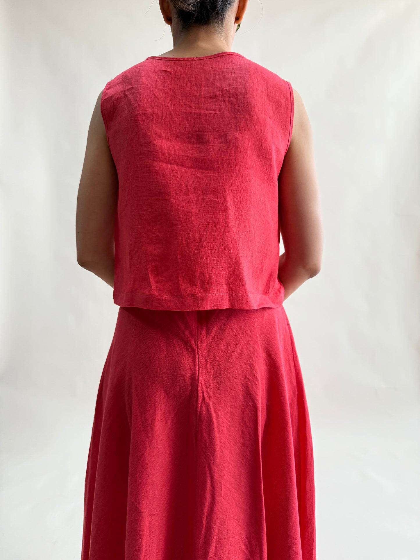 SLEEVELESS LINEN CROP TOP
