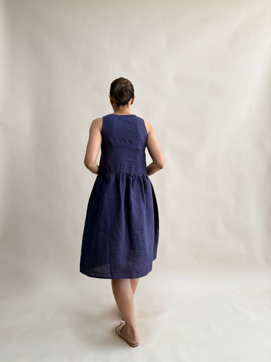 V YAKALI CEPLİ KETEN ELBİSE