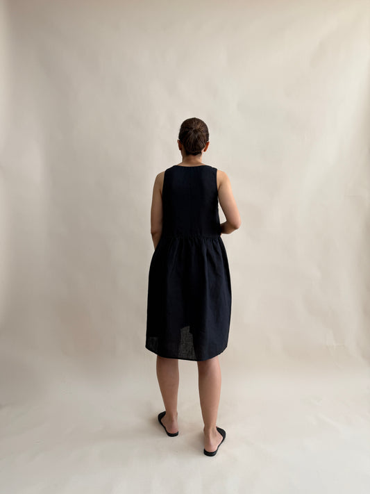 V YAKALI CEPLİ KETEN ELBİSE