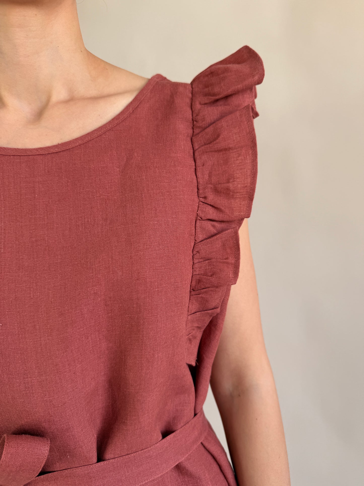 FLOORED SLEEVE DRESS
