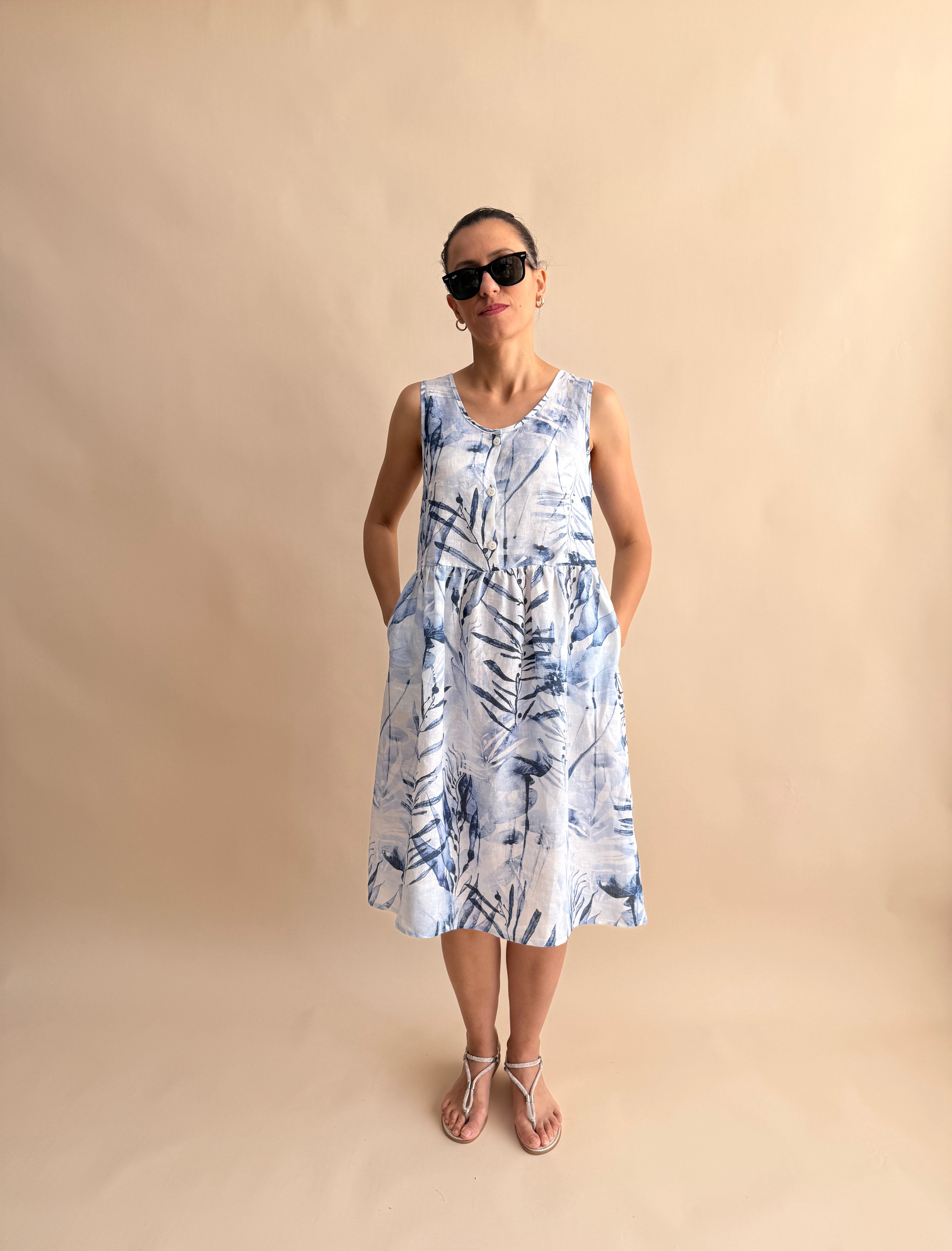 SLEEVELESS BUTTONED DRESS