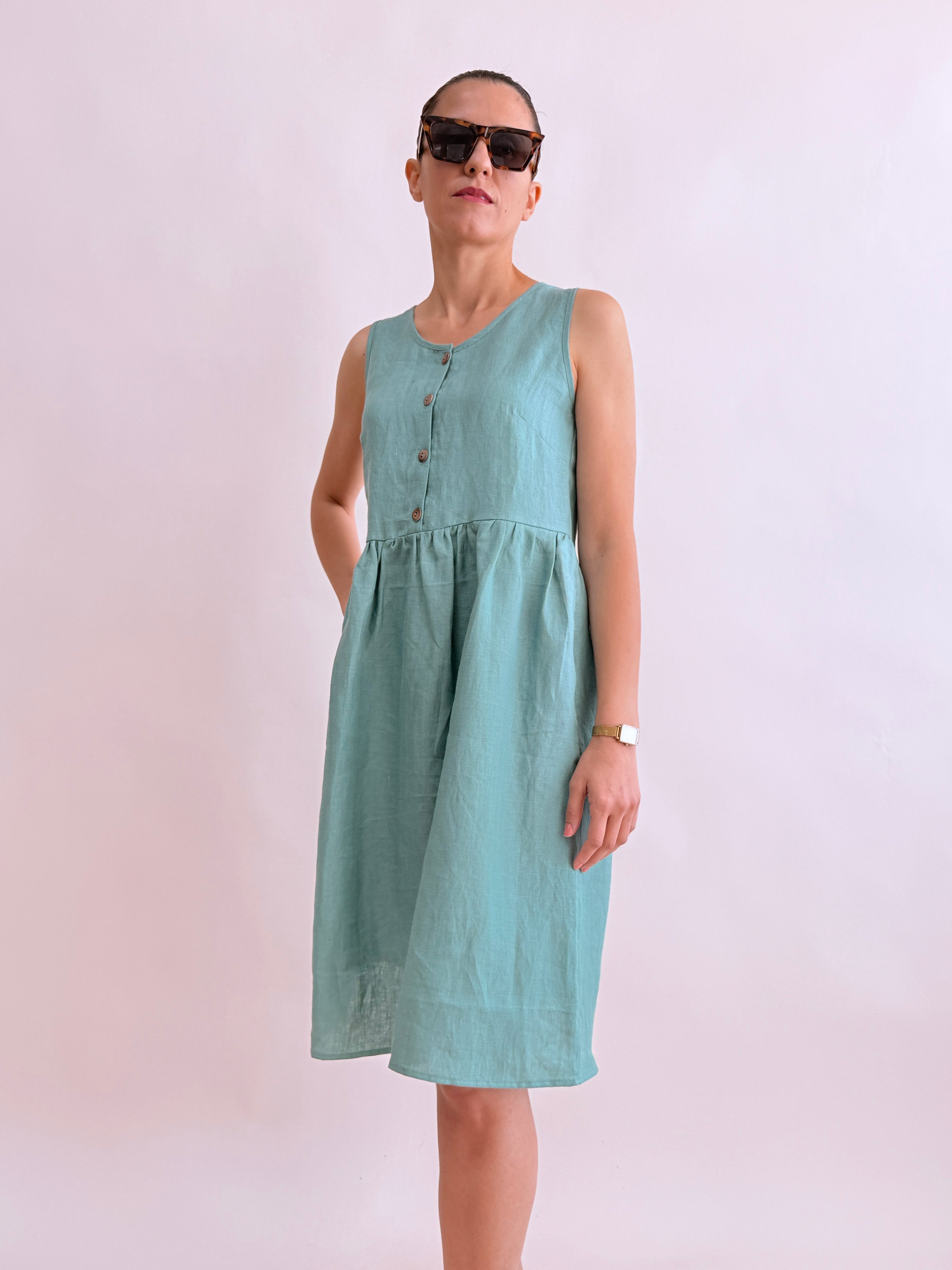 SLEEVELESS BUTTONED DRESS