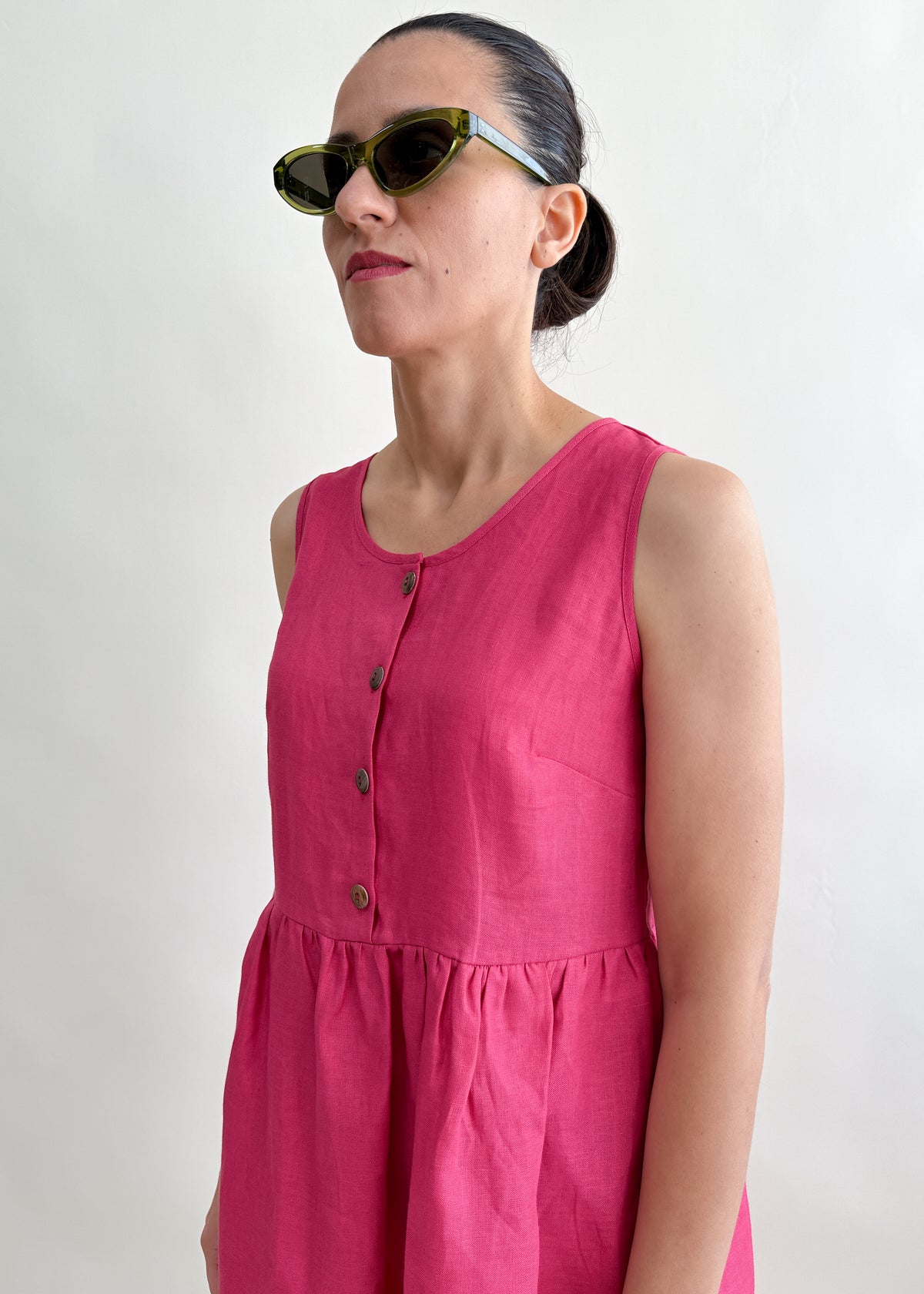 SLEEVELESS BUTTONED DRESS