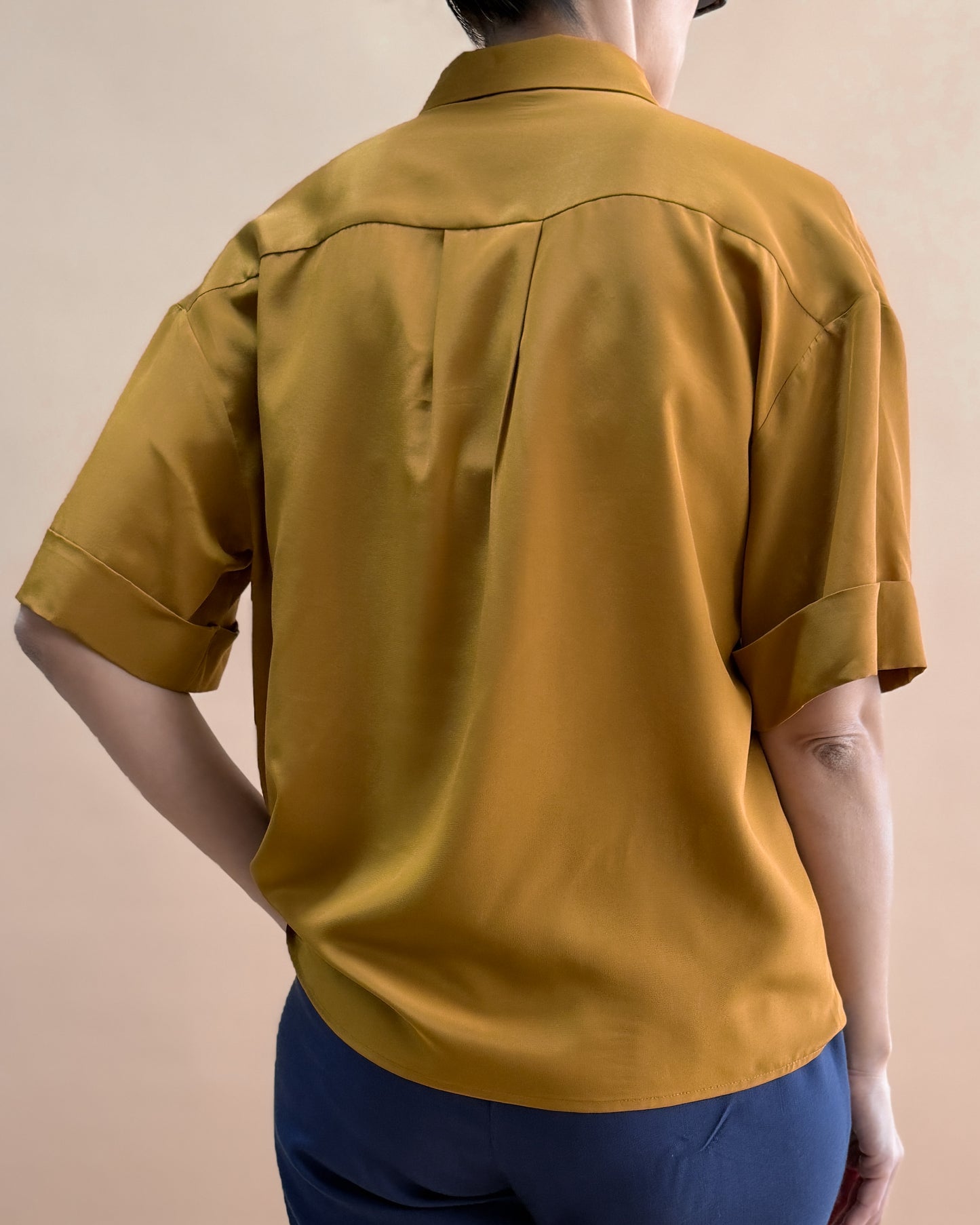 SAF İPEK KISA KOLLU GÖMLEK