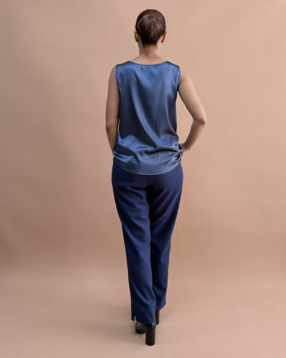 SAF İPEK KOLSUZ BLUZ