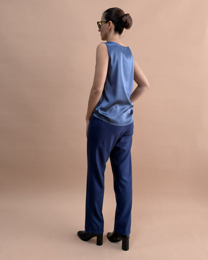 SAF İPEK KOLSUZ BLUZ