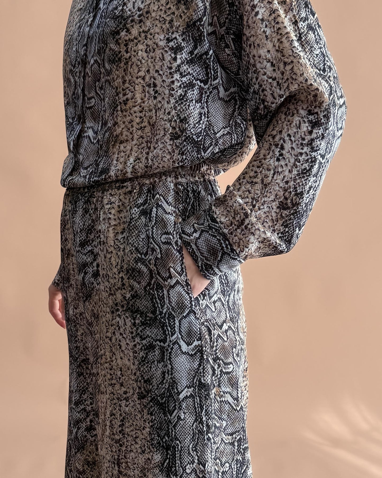 BASKILI SAF İPEK BOL PAÇA PANTOLON