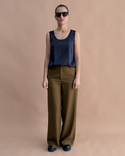 SAF İPEK KOLSUZ BLUZ