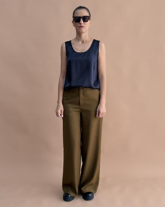 SAF İPEK KOLSUZ BLUZ