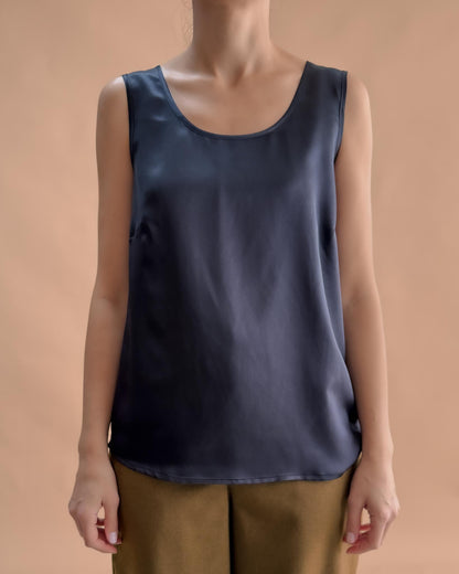 SAF İPEK KOLSUZ BLUZ